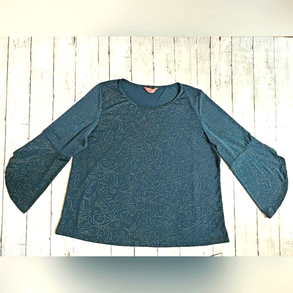 Amana Plus Deep Green Flowy Half Flutter Bell Sleeve Top W/ Gold Stud Design 2X - Picture 6 of 14